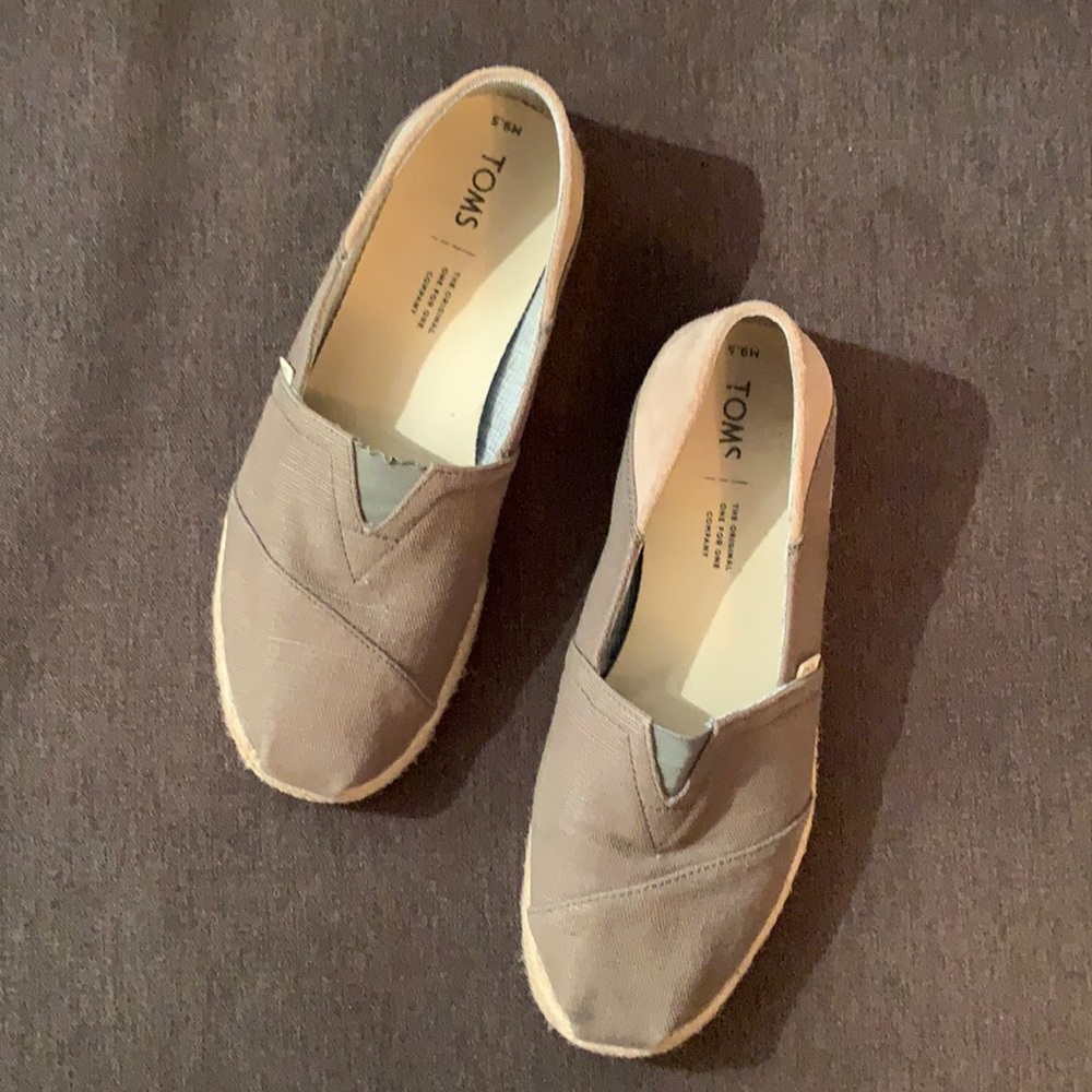 Men’s olive green Toms 👌🏽